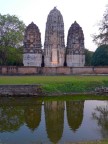 Wat Si Sawai reflected.JPG (84 KB)